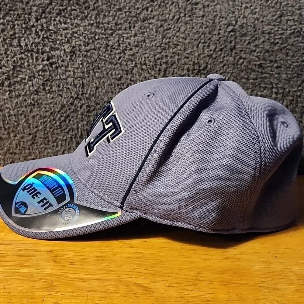 Top of the World University of Pittsburgh Panthers Pitt Stretchfit Hat - New